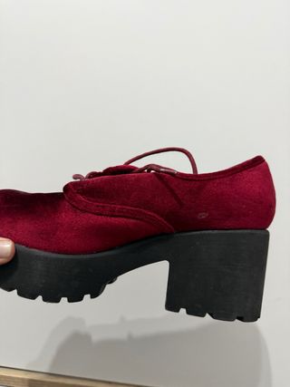Zapatos de tacón rojos de plataforma