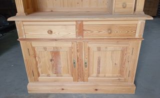 Aparador y vitrina madera maciza de dos cuerpos
