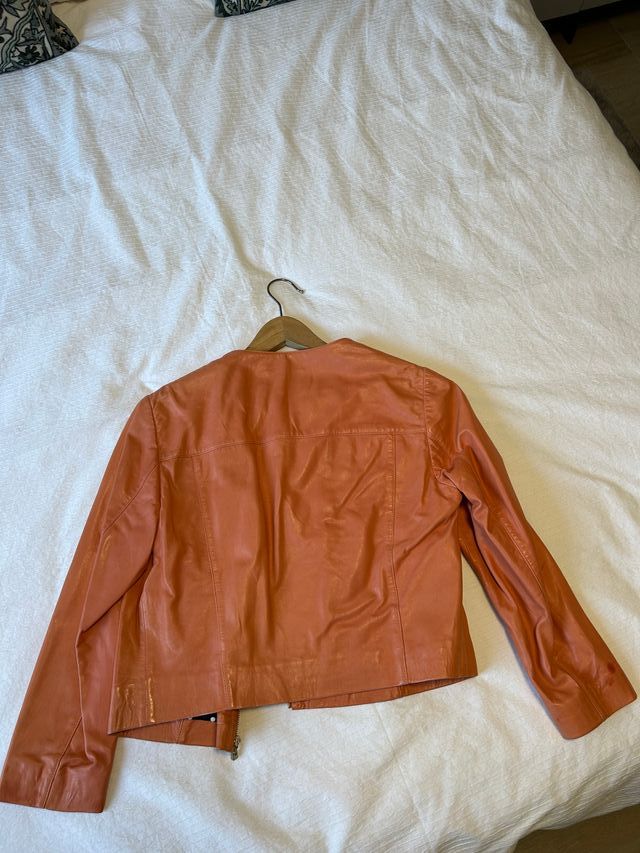Chaqueta de cuero naranja para chica
