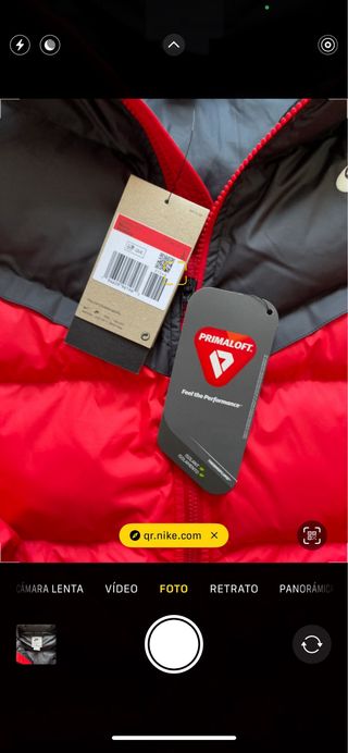 Plumas Nike Negro y Rojo