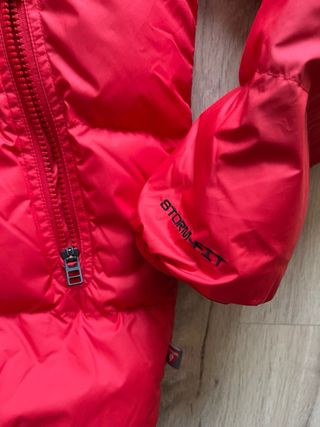 Plumas Nike Negro y Rojo