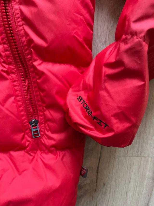 Plumas Nike Negro y Rojo