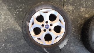 Llantas aluminio en 16 Ford C-Max calzadas