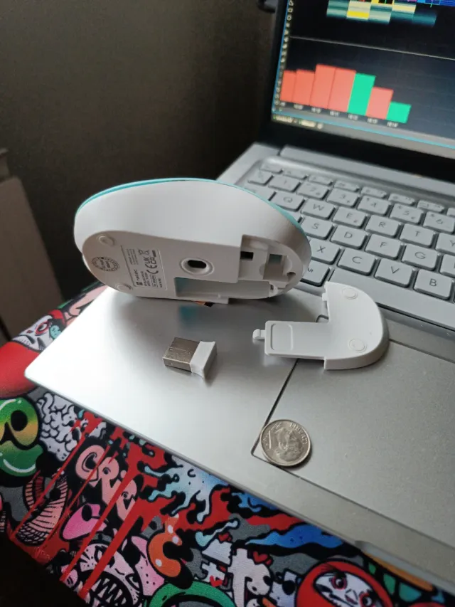 Ratón inalámbrico azul y blanco