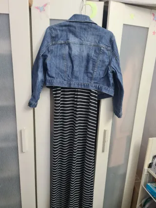 Vestido largo y chaqueta vaquera