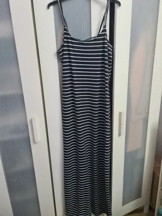 Vestido largo y chaqueta vaquera