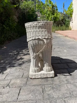 Elefante di vimini vintage laccato beige