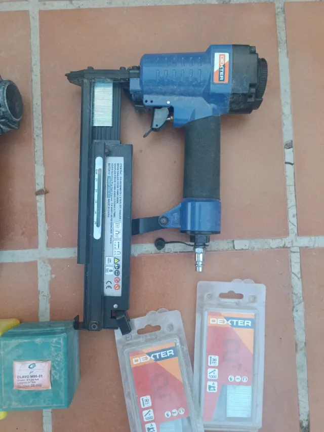 2 Pistolas Neumáticas Clavadoras