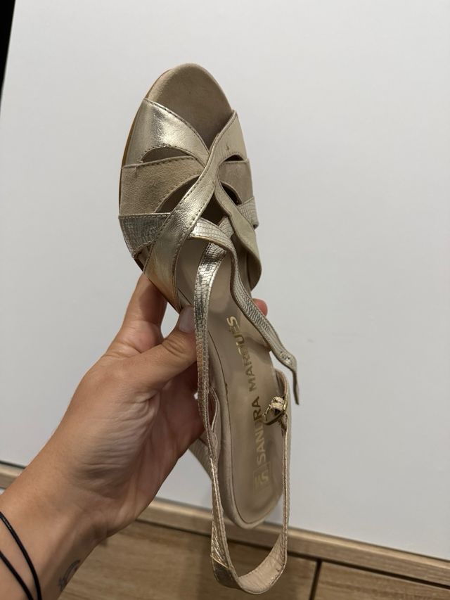 Sandalias Cana Marques Beige y Doradas