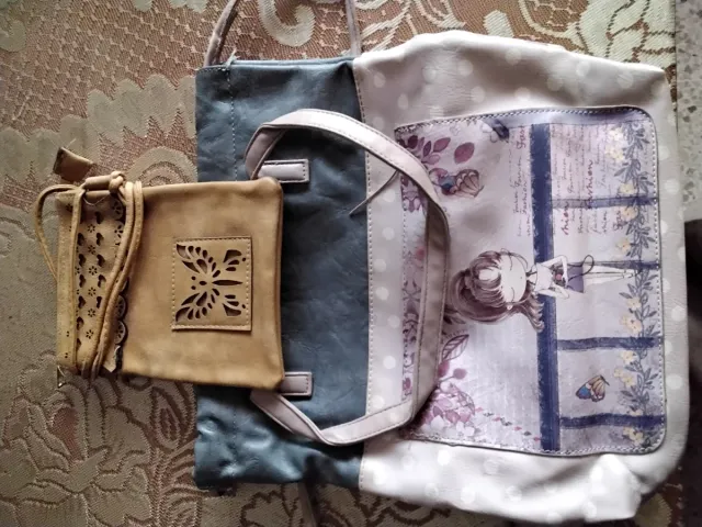 Mochila y bolso bandolera