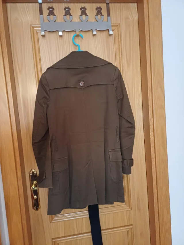 Gabardina mujer cinturón verde militar