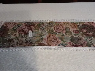 Centrino floreale con bordo