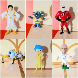 Figuras: Aladdin, Alegría, Increíbles, R. Carlos