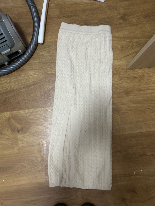 Falda larga de punto beige