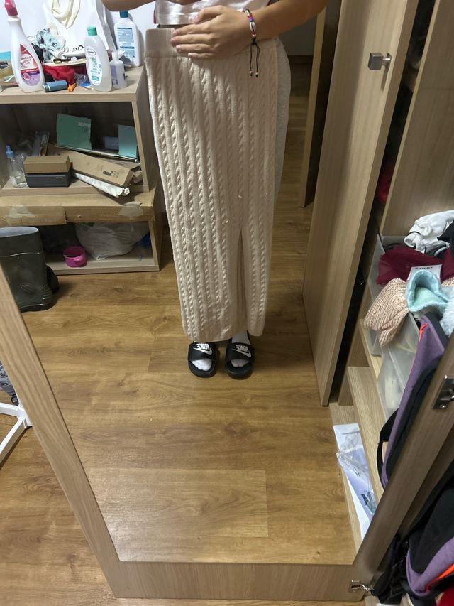 Falda larga de punto beige