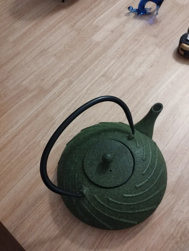 Tetera japonesa de hierro fundido