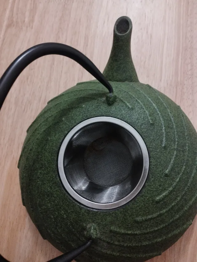 Tetera japonesa de hierro fundido