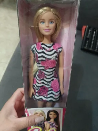 Barbie con vestito floreale