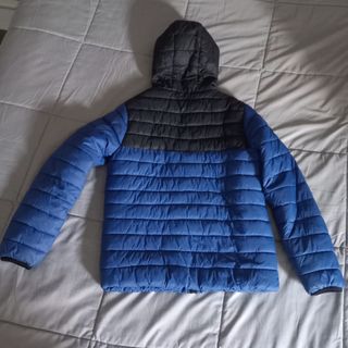 Cazadora infantil con capucha. 158cm