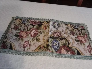 Centrino floreale in tessuto