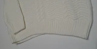 Maglione bianco collo alto