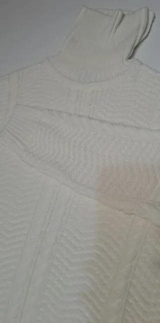 Maglione bianco collo alto