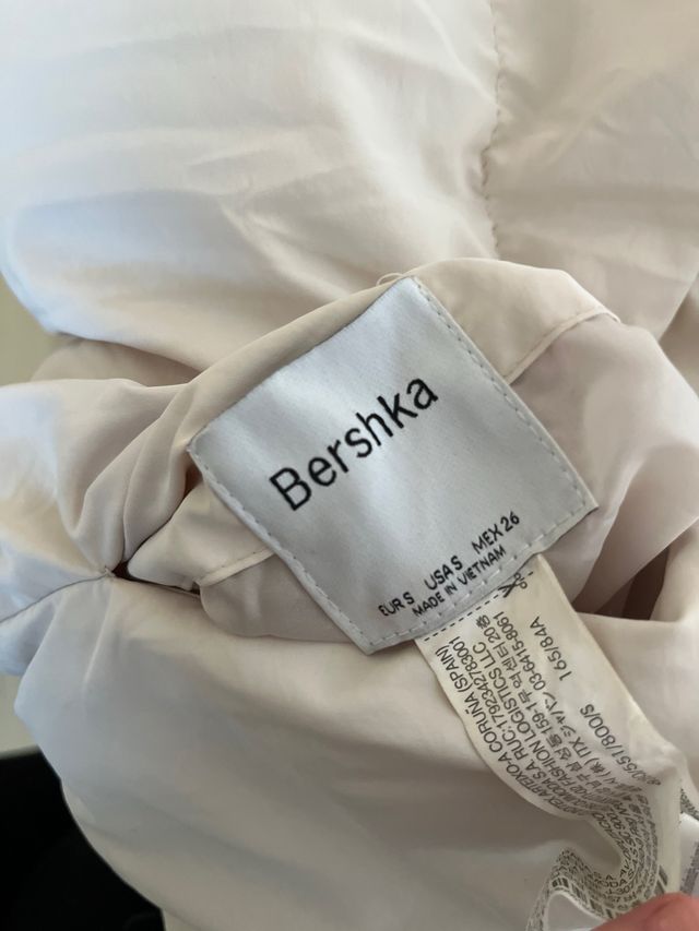 Chaleco acolchado reversible negro y blanco.