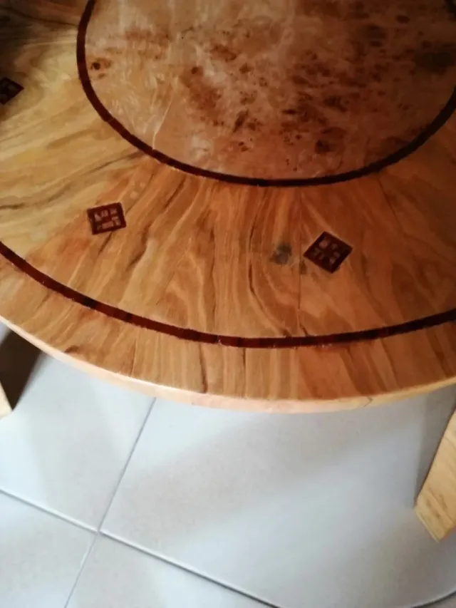 Tavolino artigianale intarsiato a mano