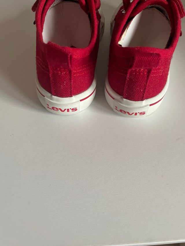 Zapatillas Levi's rojas talla 26