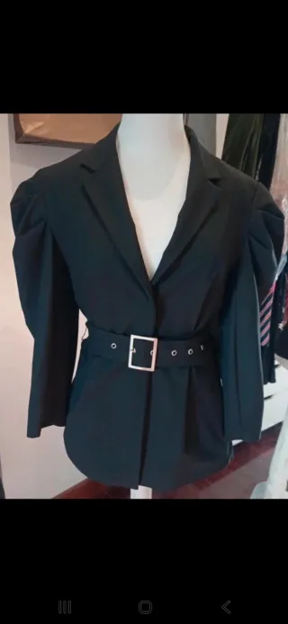 Blazer negro con cinturón Talla XS