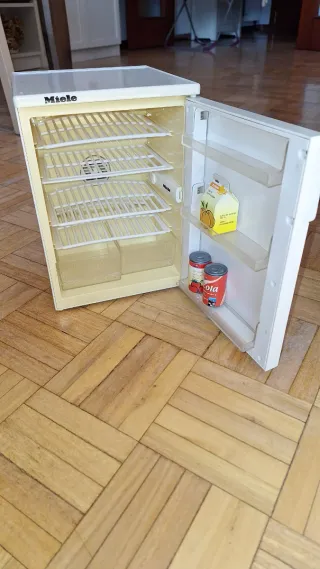 Juguete vintage nevera replica de Miele