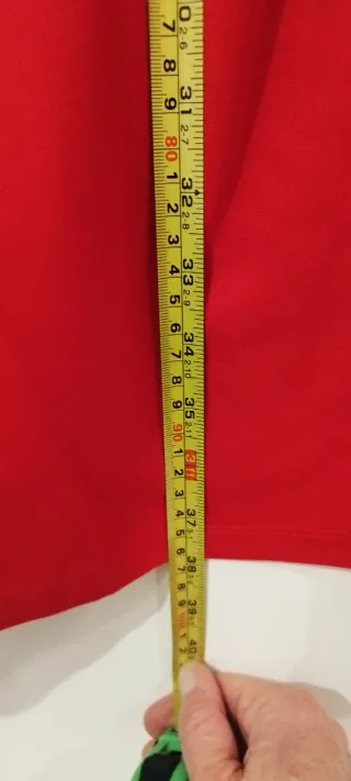 Vestido rojo con detalles de malla