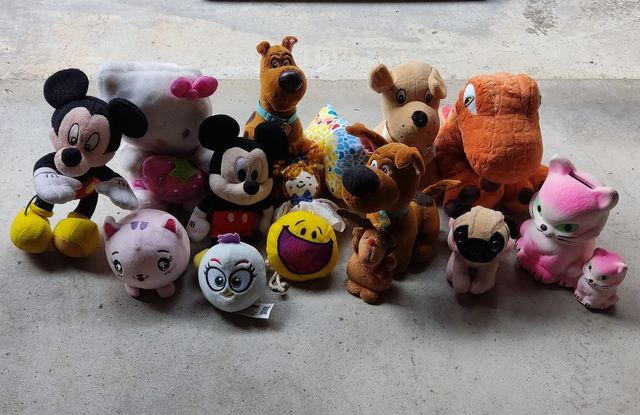 Lote de muñecos variados