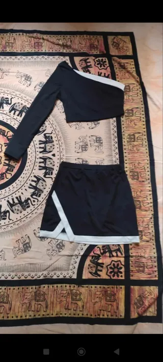 Conjunto NUEVO Shein – Falda + Camiseta Talla L