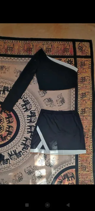 Conjunto NUEVO Shein – Falda + Camiseta Talla L