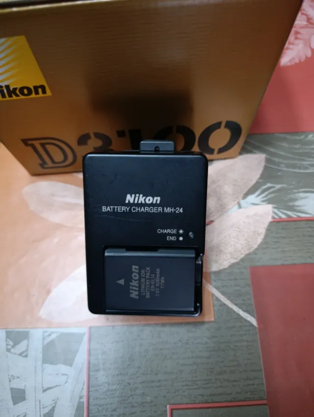 Câmera Nikon D3100 + Acessórios