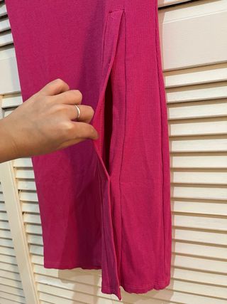 Vestido midi rosa ajustado canalé talla S M nuevo