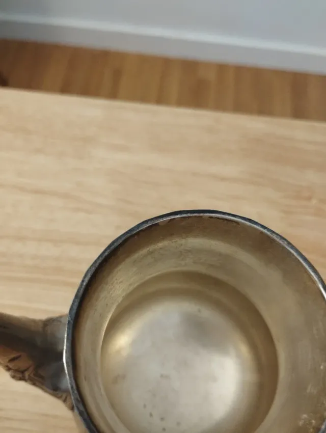 Cafetera antigua de alpaca