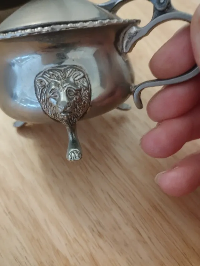 Cafetera antigua de alpaca