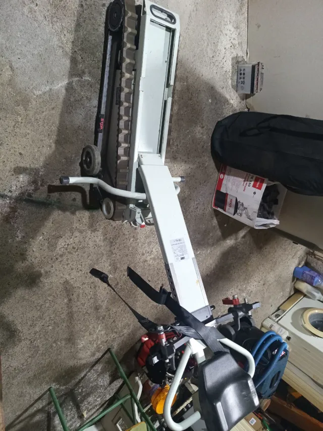 Aparato para subir silla de ruedas por escalera