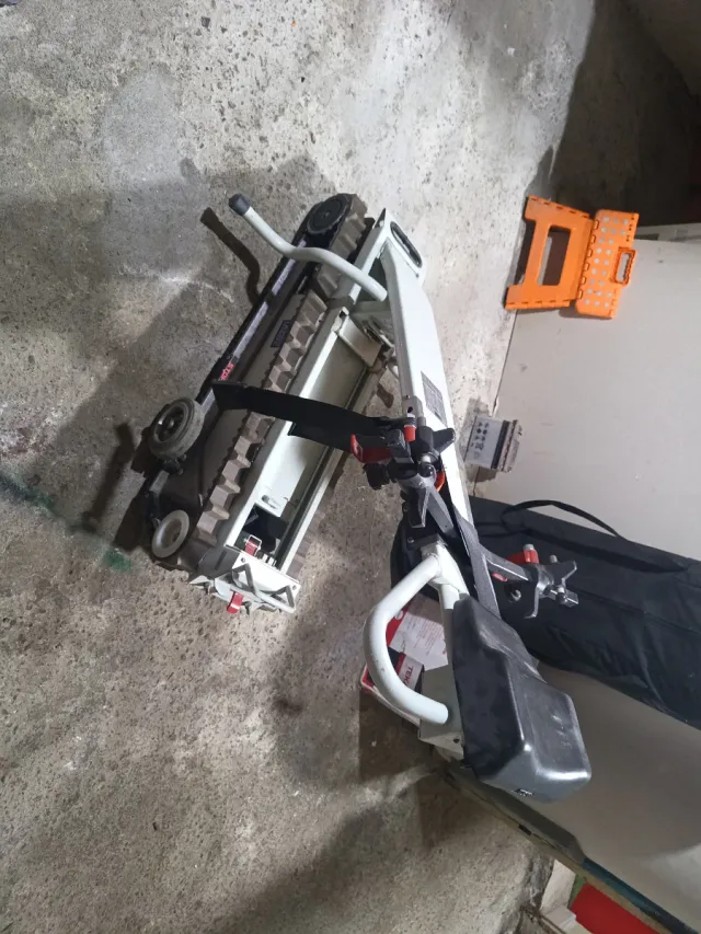 Aparato para subir silla de ruedas por escalera