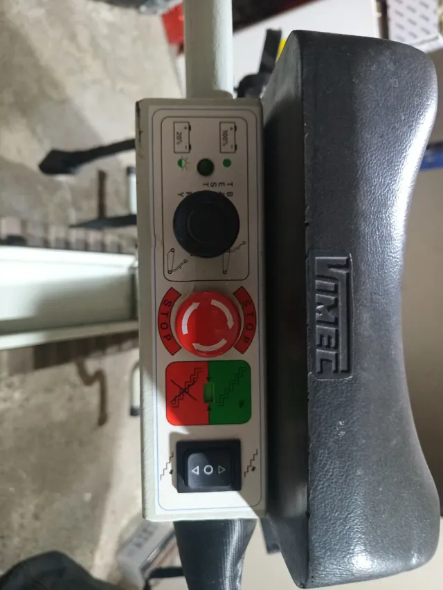 Aparato para subir silla de ruedas por escalera