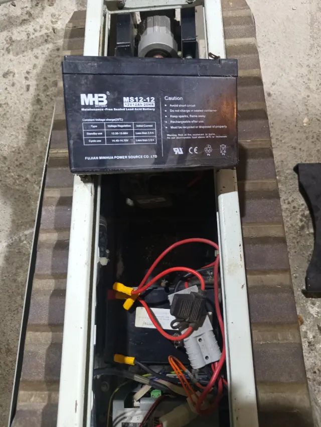 Aparato para subir silla de ruedas por escalera