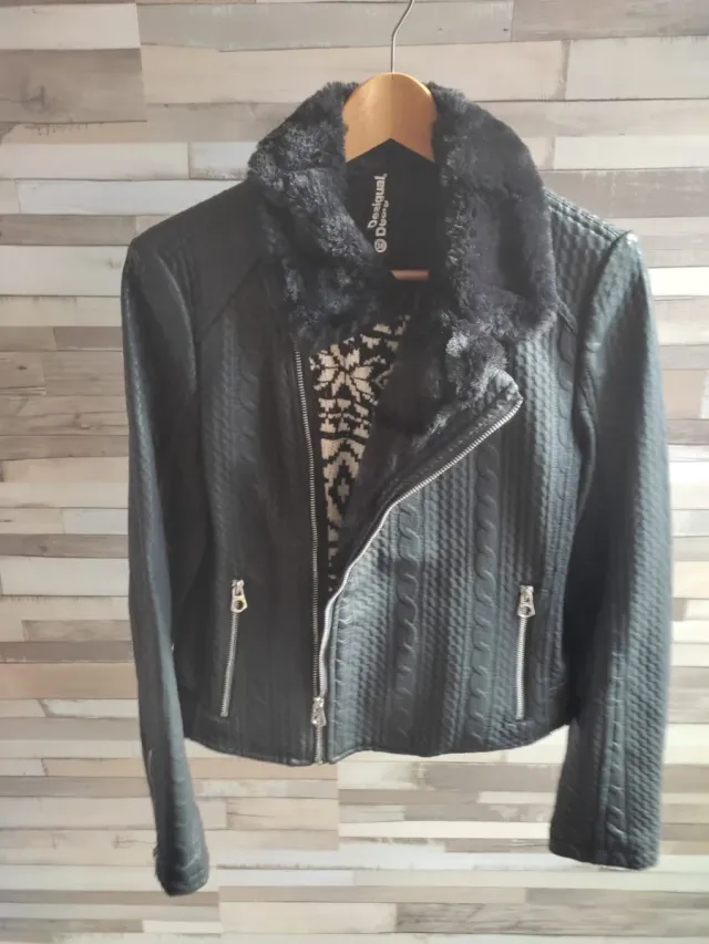 Cazadora Desigual Negra con Borrego