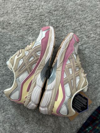 Asics Gel NYC Talla 40 Rosa, Beige y Blanco
