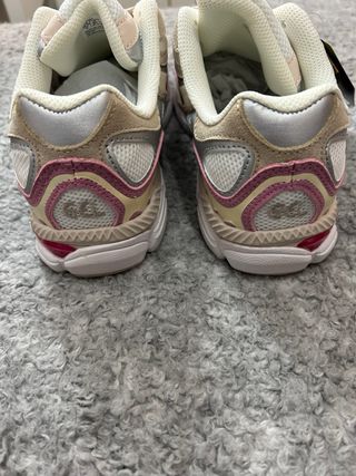 Asics Gel NYC Talla 40 Rosa, Beige y Blanco