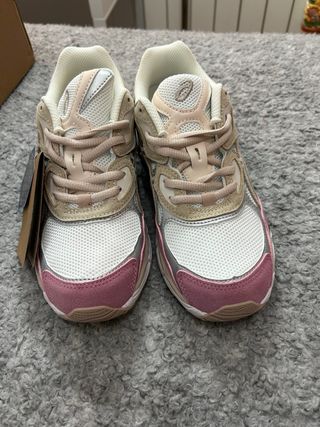 Asics Gel NYC Talla 40 Rosa, Beige y Blanco