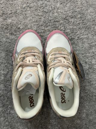 Asics Gel NYC Talla 40 Rosa, Beige y Blanco