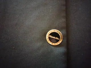 Americana negra de Emidio Tucci. (El Corte Inglés)