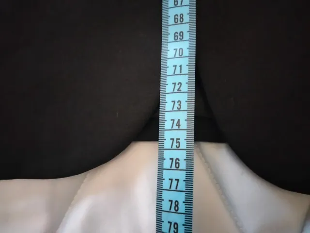 Americana negra de Emidio Tucci. (El Corte Inglés)